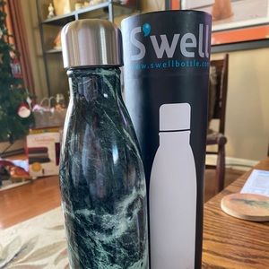 Swell 17 Oz water bottle. New in box